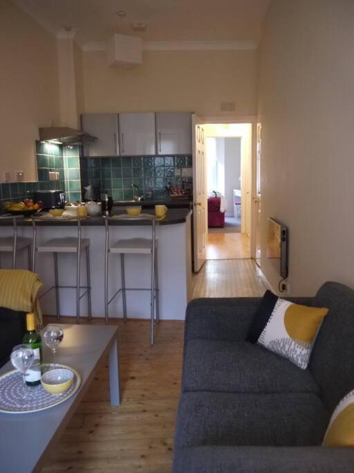 Fabulous Location, One Bedroom West End Flat, Just Off Byres Rd, Close To Sec & Hydro Glasgow Extérieur photo
